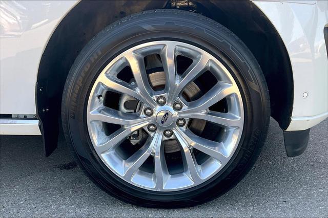 Photo of 2019 White Platinum Ford Expedition