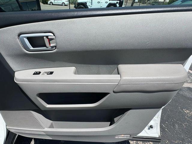 Photo of 2014 Taffeta White Honda Pilot