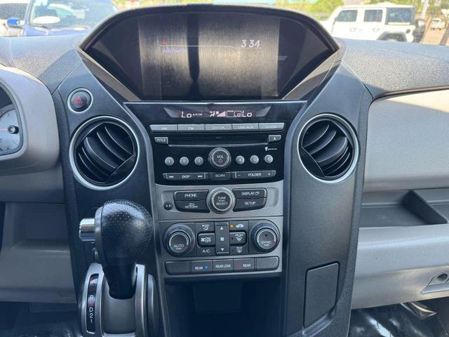 Photo of 2014 Taffeta White Honda Pilot