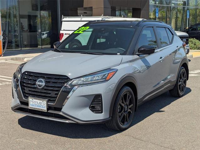 Photo of 2022 Gray/Super Black Nissan Kicks