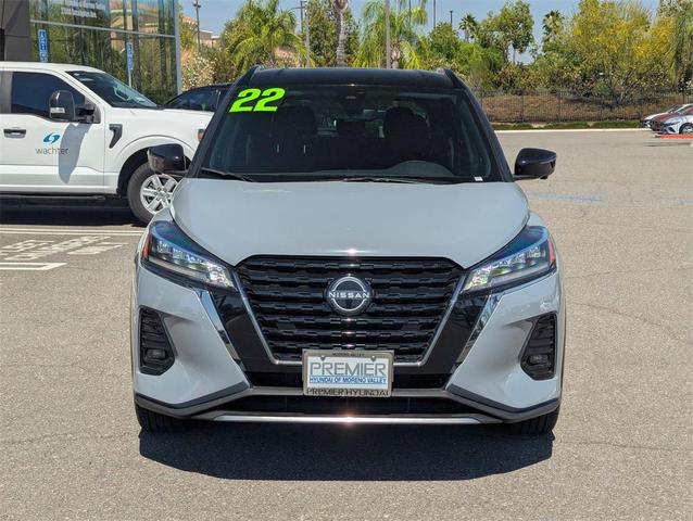 Photo of 2022 Gray/Super Black Nissan Kicks