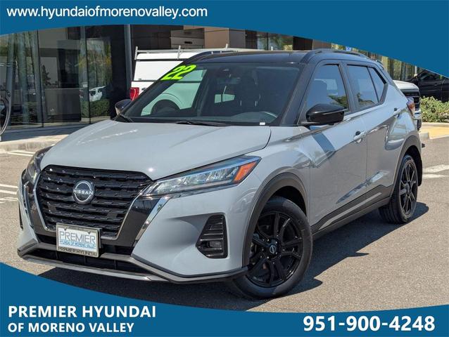 Photo of 2022 Gray/Super Black Nissan Kicks