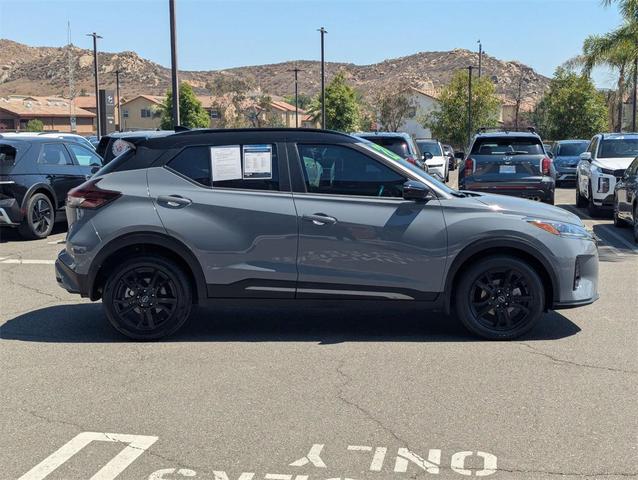 Photo of 2022 Gray/Super Black Nissan Kicks