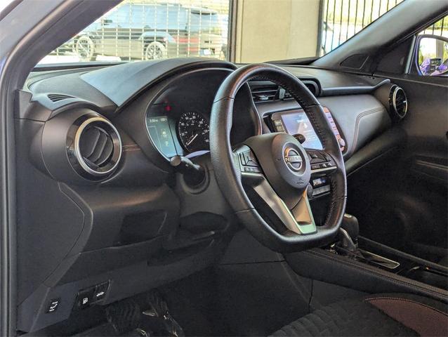 Photo of 2022 Gray/Super Black Nissan Kicks