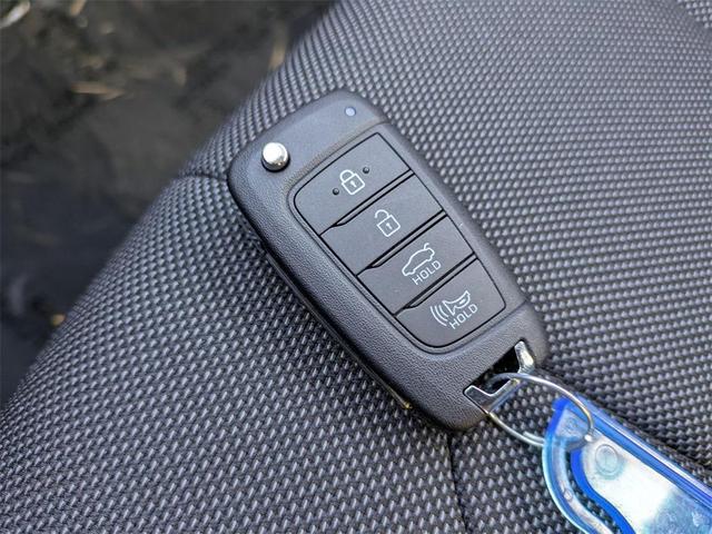 Photo of 2025 Amazon Gray Hyundai ELANTRA