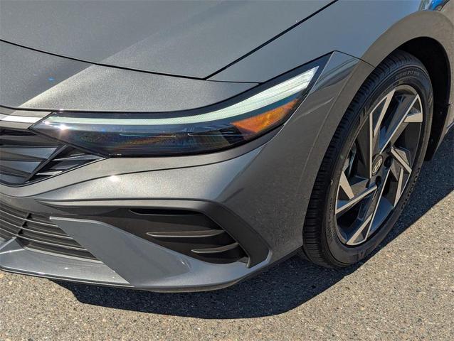 Photo of 2025 Ecotronic Gray Hyundai ELANTRA