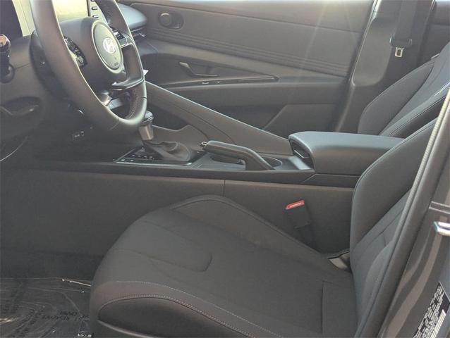 Photo of 2025 Ecotronic Gray Hyundai ELANTRA