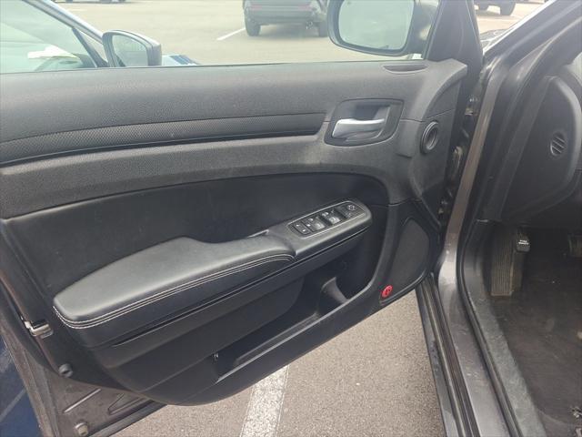 Photo of 2014 Granite Crystal Metallic Clearcoat Chrysler 300