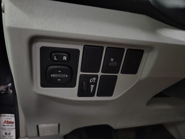 Photo of 2012 Winter Gray Metallic Toyota Prius