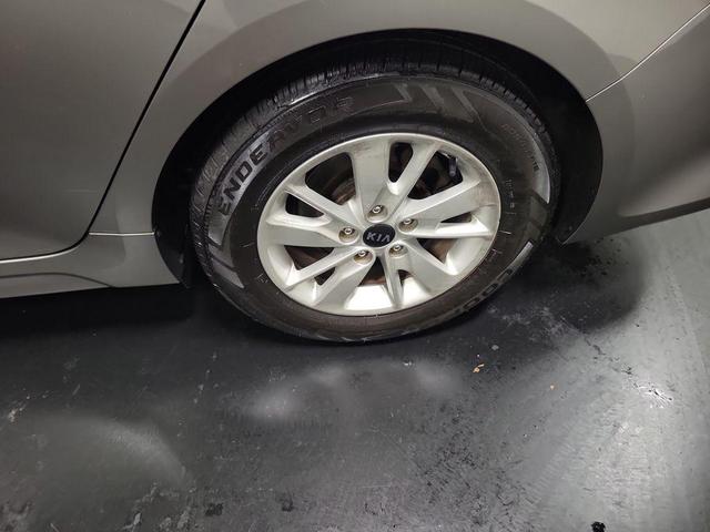 Photo of 2016 Titanium Silver Kia Optima