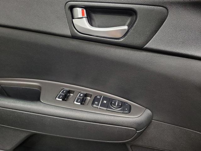 Photo of 2016 Titanium Silver Kia Optima