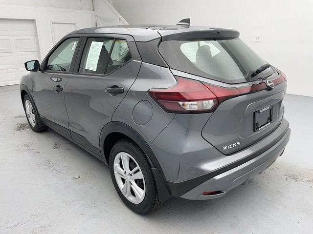 Photo of 2024 Gun Metallic Nissan Kicks
