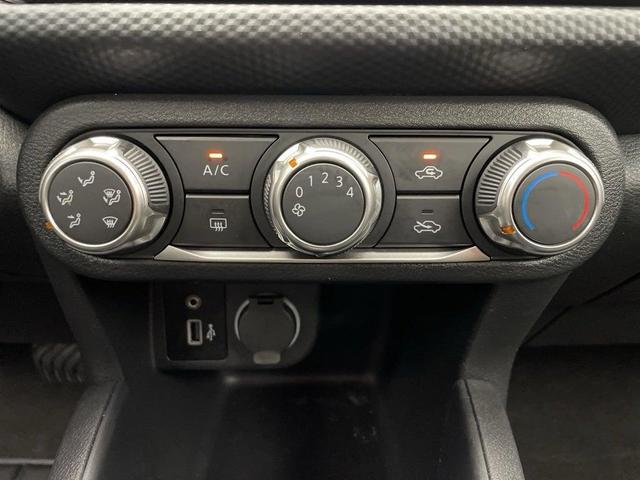 Photo of 2024 Gun Metallic Nissan Kicks