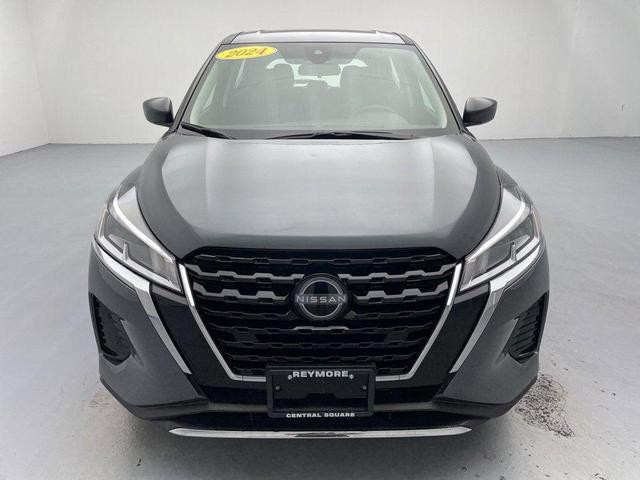 Photo of 2024 Gun Metallic Nissan Kicks