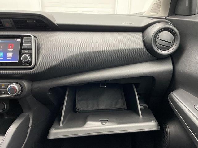 Photo of 2024 Gun Metallic Nissan Kicks