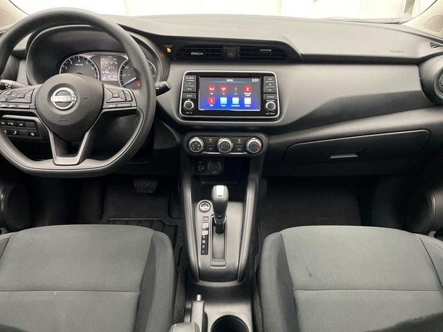 Photo of 2024 Gun Metallic Nissan Kicks
