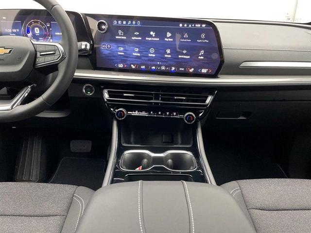 Photo of 2026 Summit White Chevrolet Traverse