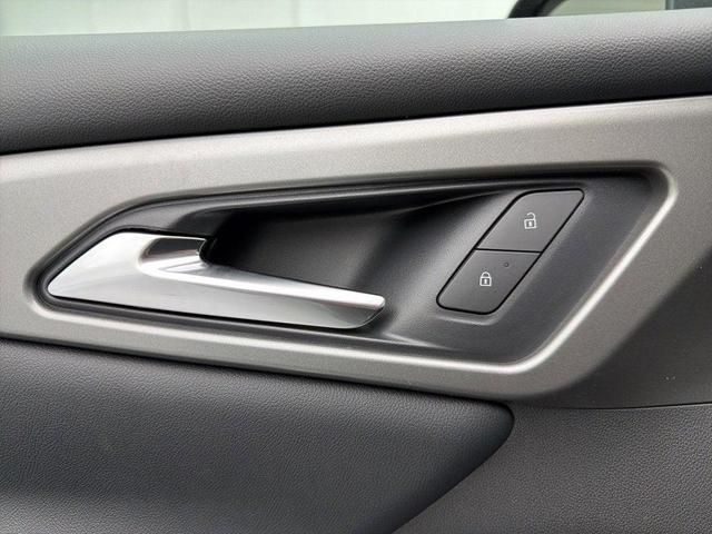 Photo of 2026 Mosaic Black Metallic Chevrolet Traverse