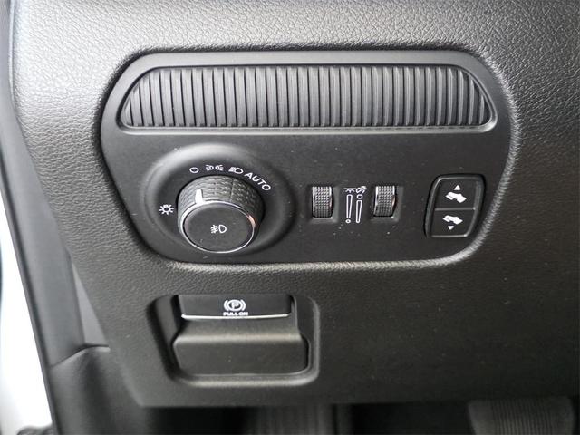 Photo of 2023 Bright White Clearcoat Jeep Wagoneer
