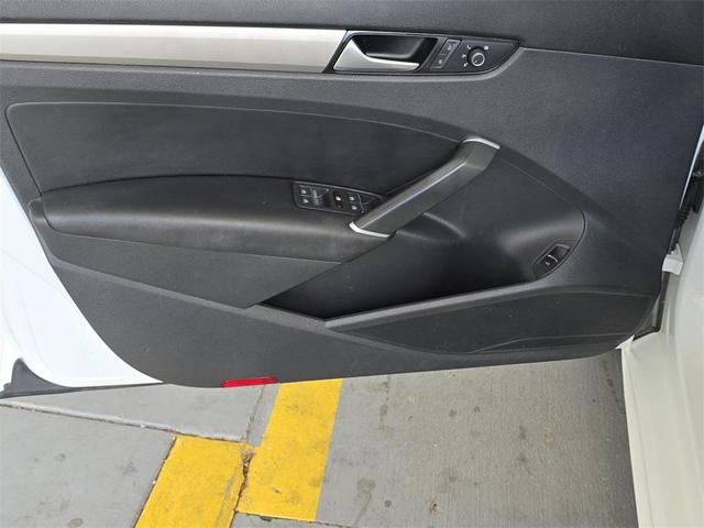 Photo of 2022 Pure White Volkswagen Passat