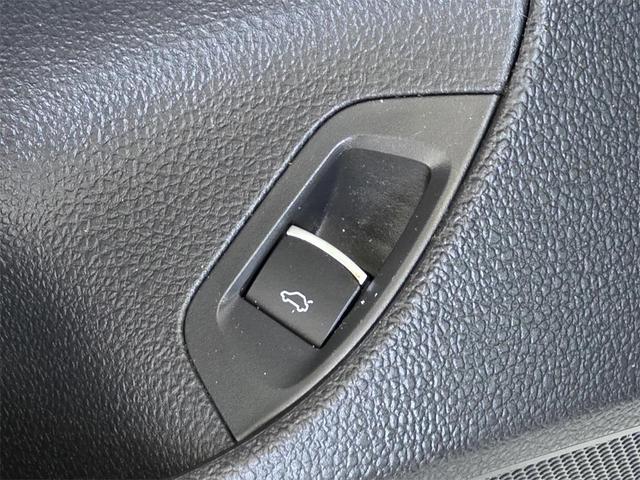 Photo of 2022 Pure White Volkswagen Passat