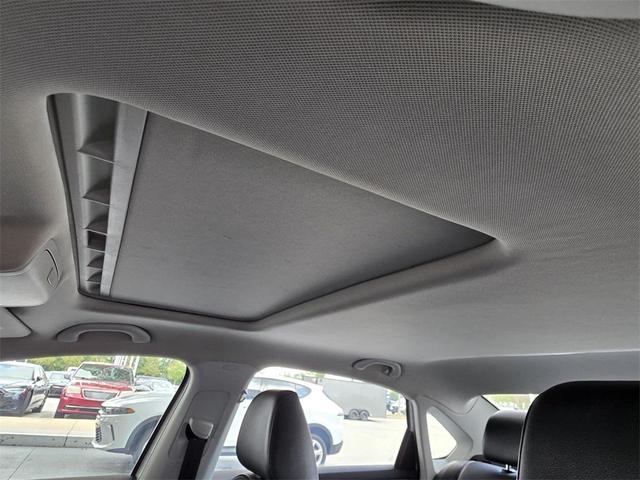 Photo of 2022 Pure White Volkswagen Passat
