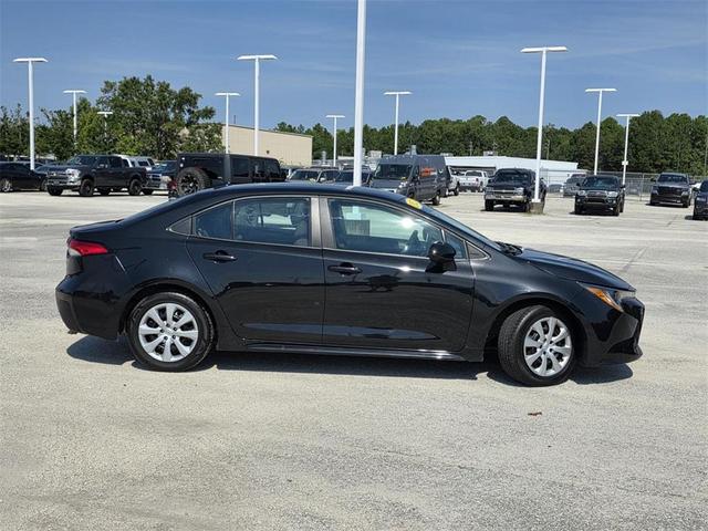 Photo of 2022 Classic Silver Metallic Toyota Corolla