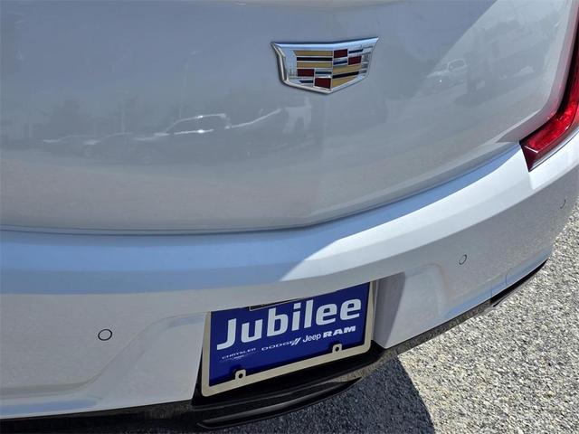 Photo of 2018 Crystal White Tri-Coat Cadillac XTS