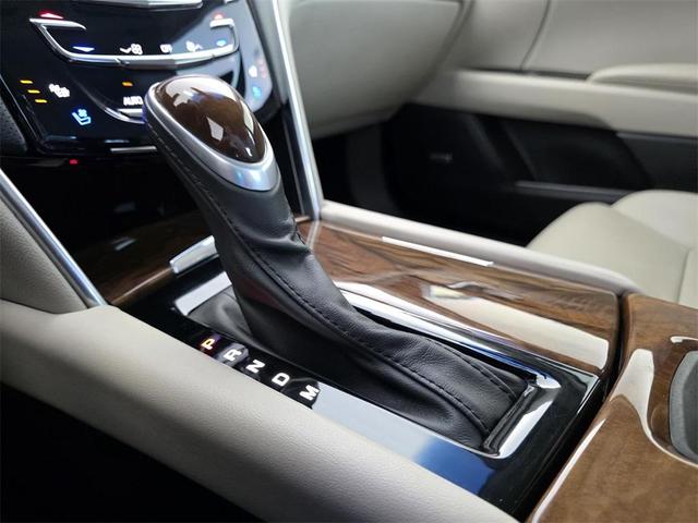 Photo of 2018 Crystal White Tri-Coat Cadillac XTS