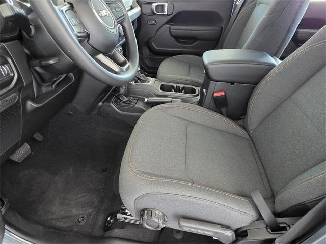 Photo of 2025 Anvil Clearcoat Jeep Wrangler