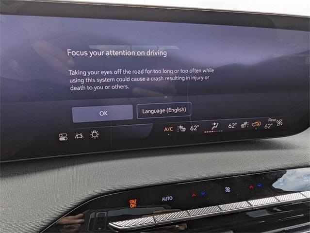 Photo of 2025 White Frost Tri-Coat Buick Enclave