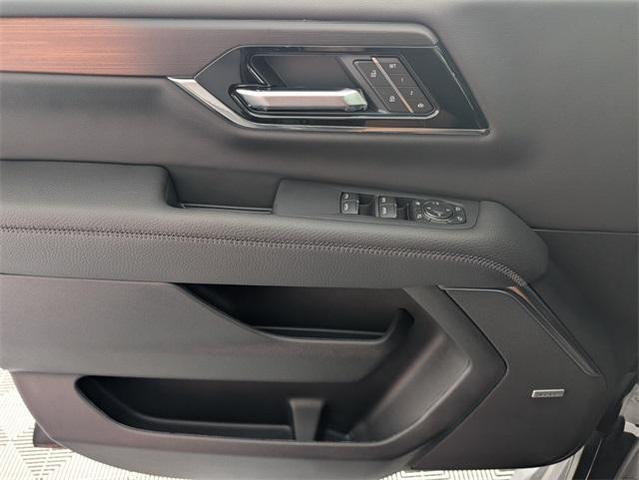 Photo of 2025 Onyx Black GMC Yukon