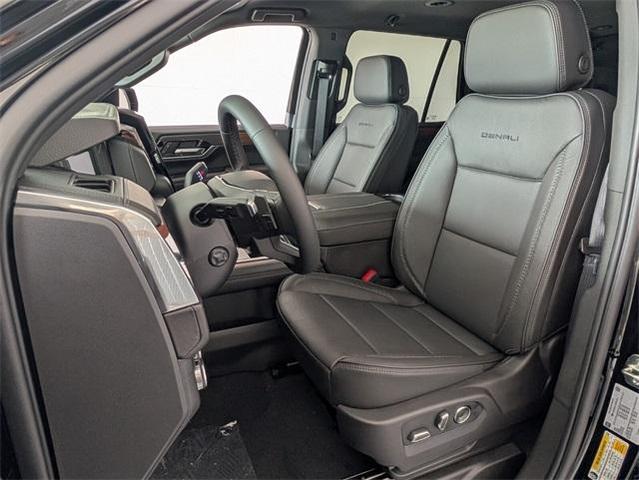 Photo of 2025 Onyx Black GMC Yukon
