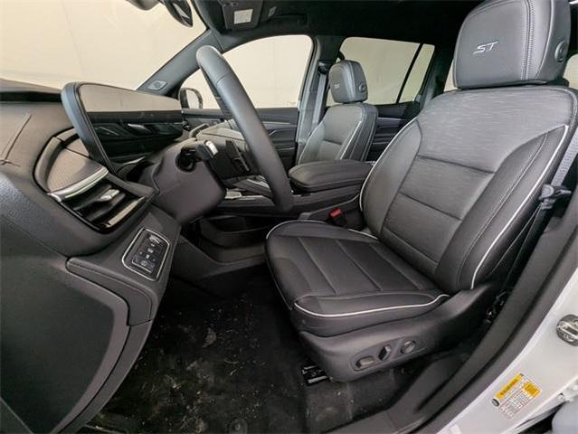 Photo of 2025 White Frost Tri-Coat Buick Enclave