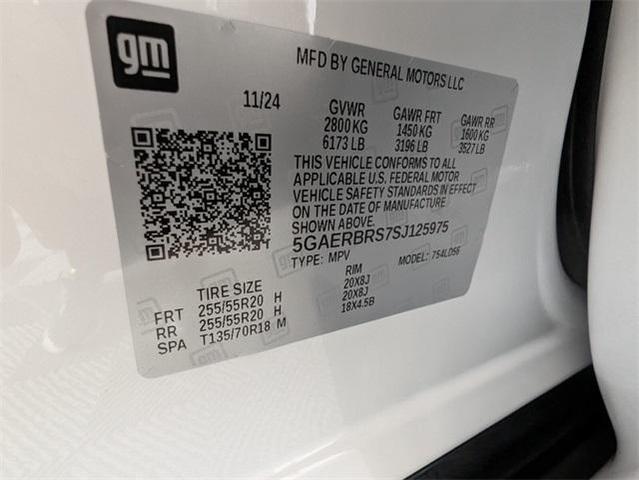 Photo of 2025 White Frost Tri-Coat Buick Enclave