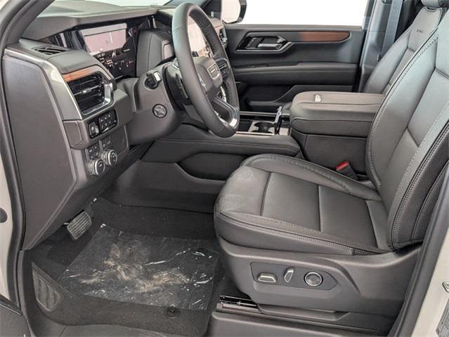 Photo of 2025 White Frost Tri-Coat GMC Yukon