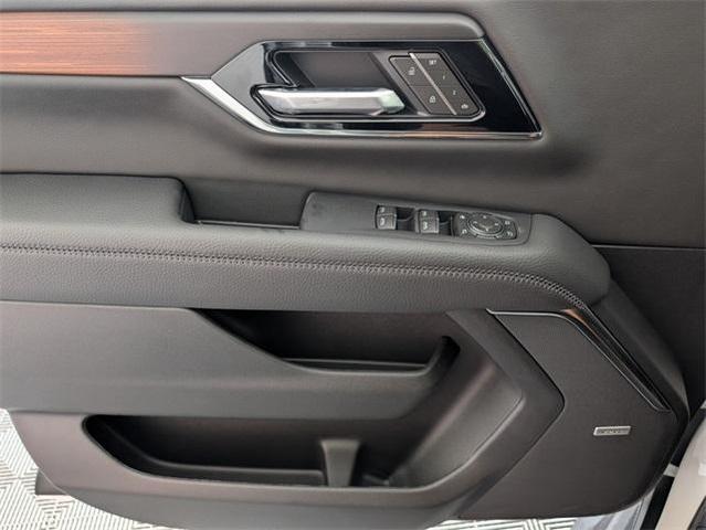 Photo of 2025 White Frost Tri-Coat GMC Yukon