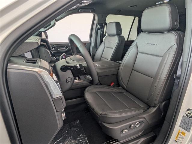 Photo of 2025 White Frost Tri-Coat GMC Yukon