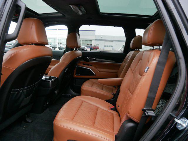 Photo of 2024 Ebony Black Kia Telluride