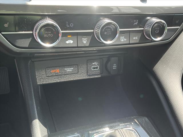 Photo of 2025 Platinum White Pearl Acura Integra