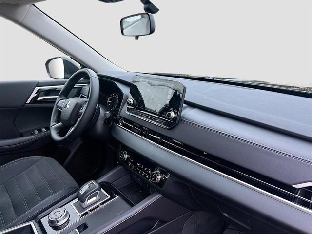 Photo of 2024 Black Diamond Mitsubishi Outlander