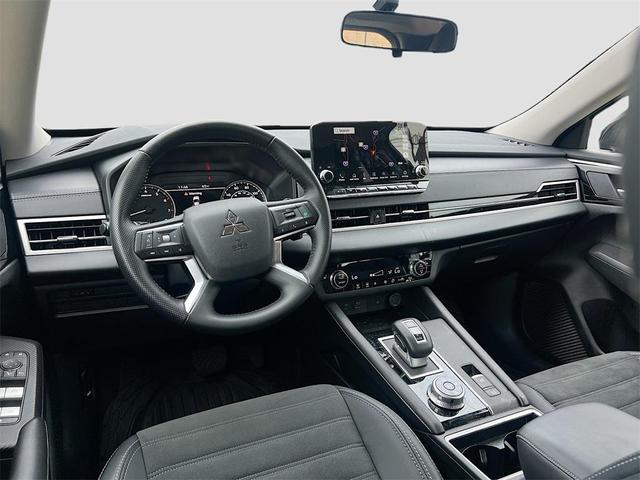 Photo of 2024 Black Diamond Mitsubishi Outlander
