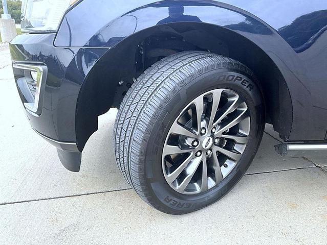 Photo of 2021 Antimatter Blue Metallic Ford Expedition Max