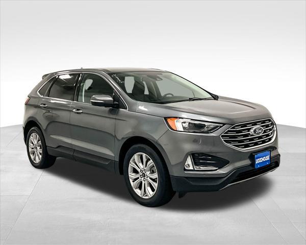 Photo of 2024 Carbonized Gray Metallic Ford Edge