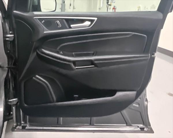 Photo of 2024 Carbonized Gray Metallic Ford Edge