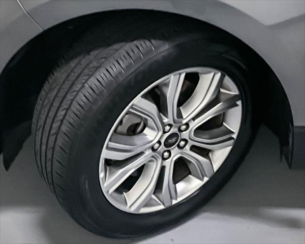 Photo of 2024 Carbonized Gray Metallic Ford Edge