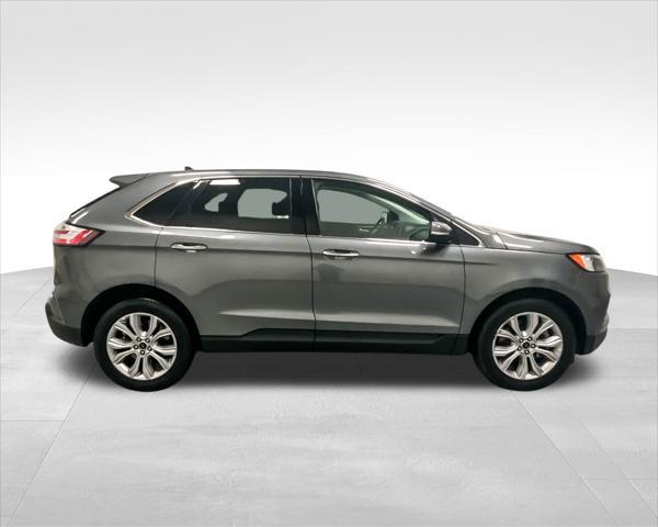 Photo of 2024 Carbonized Gray Metallic Ford Edge