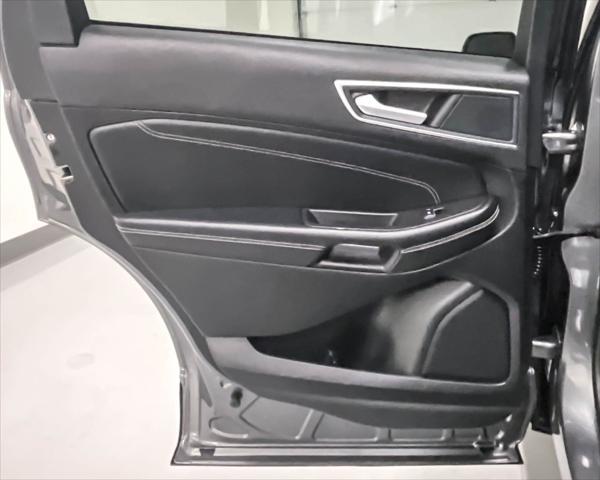 Photo of 2024 Carbonized Gray Metallic Ford Edge