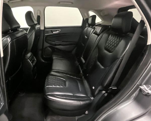 Photo of 2024 Carbonized Gray Metallic Ford Edge