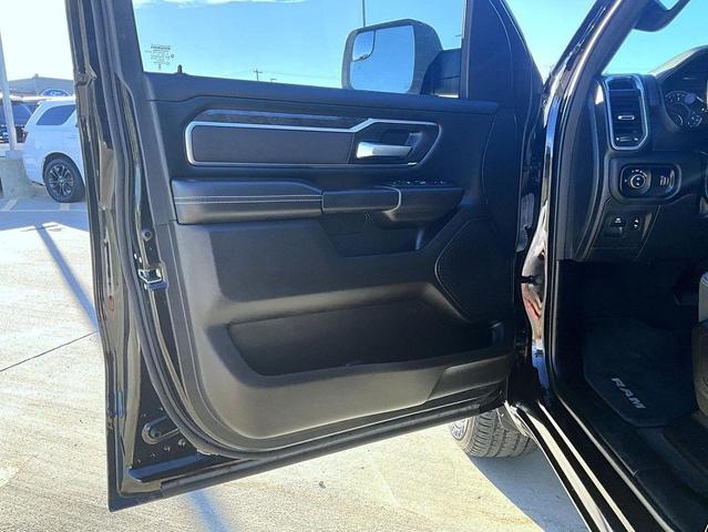 Photo of 2024 Diamond Black Crystal Pearlcoat RAM 1500